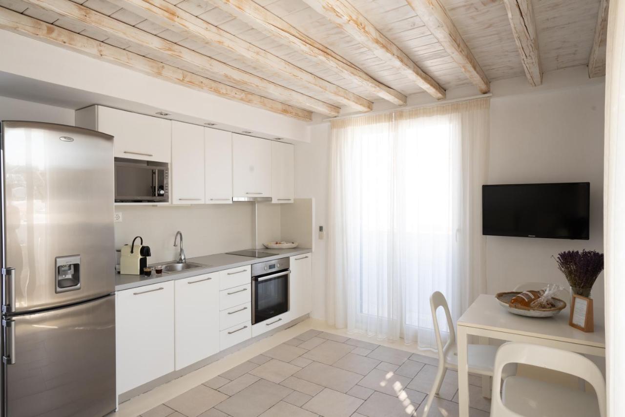 Blue, White And Grey Suites Ornos  Ngoại thất bức ảnh
