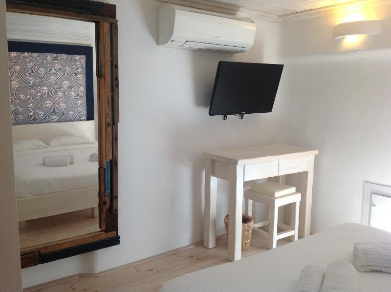 Blue, White And Grey Suites Ornos  Ngoại thất bức ảnh