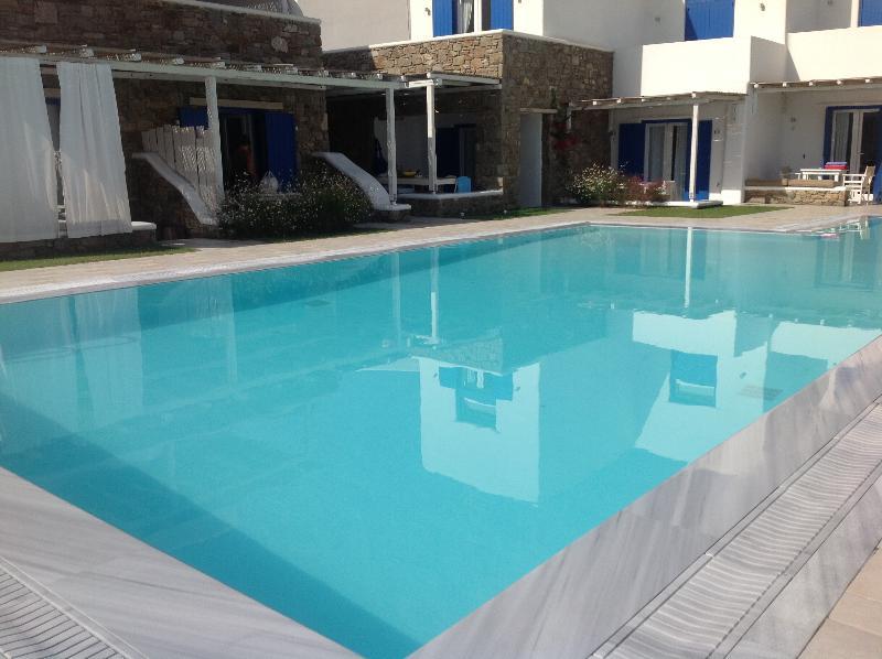 Blue, White And Grey Suites Ornos  Ngoại thất bức ảnh